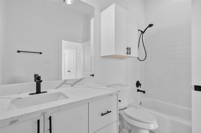 Building Photo - 3510 Saltus St