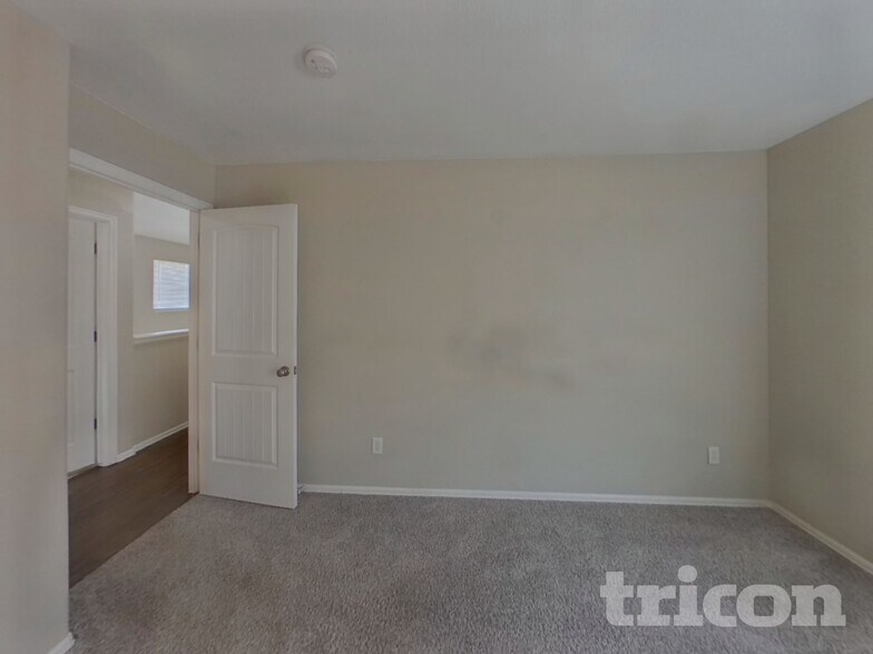 Building Photo - 2728 Sierra Springs Dr