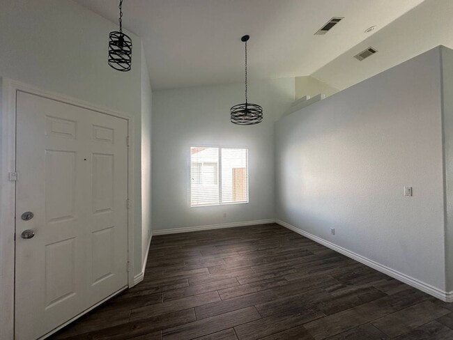 Building Photo - 3 BEDROOM SINGLE STORY HOME WITH ABOVE GROUND SPA!