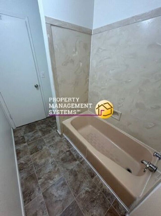 Building Photo - 3 Bedroom Twin Home in Sandy