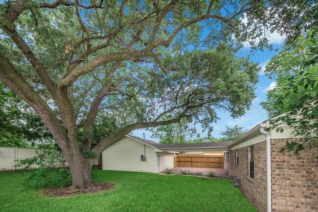 Building Photo - 11038 Waxwing St