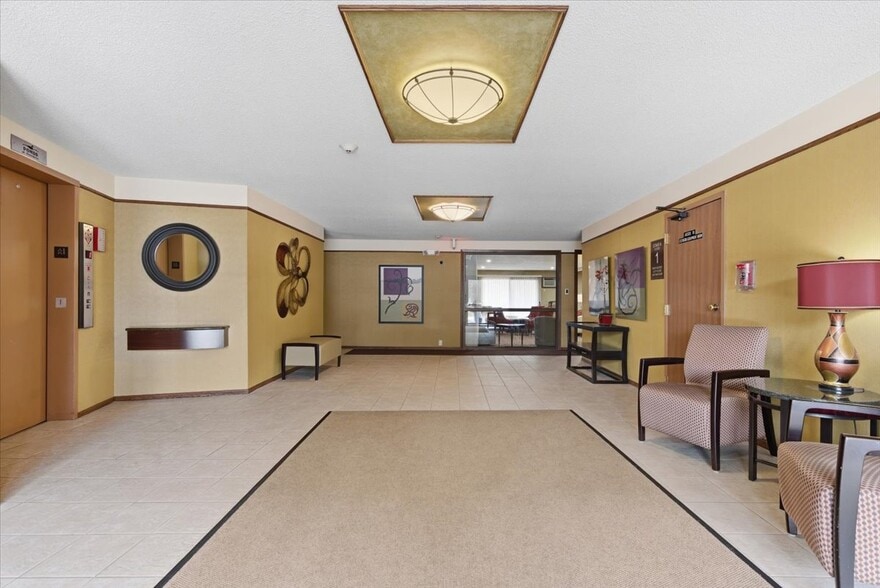 Building Photo - 10451 Greenbrier Rd