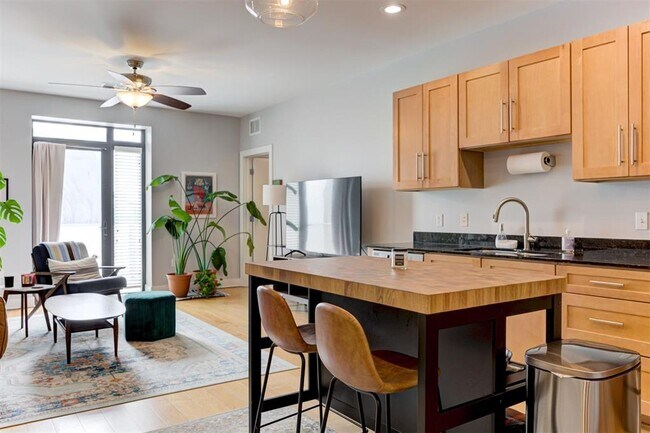 Building Photo - 444 N Central Ave