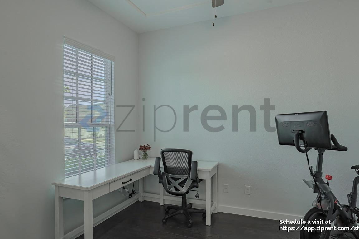 Building Photo - 1100 Redbrick Ln