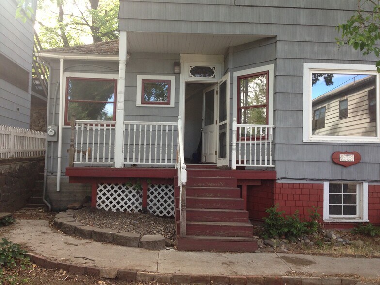 Building Photo - 606 Washington St