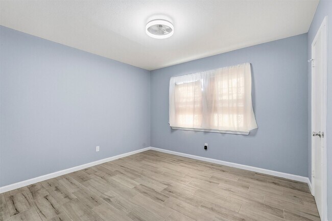 Building Photo - 3106 Madeley St