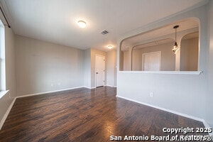 Building Photo - 423 Golden Walk