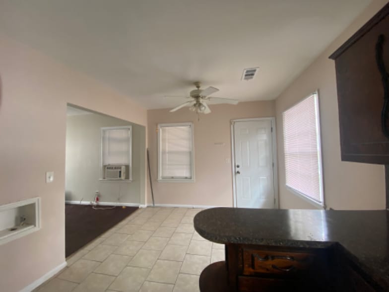 Building Photo - 3948 Singer Dr