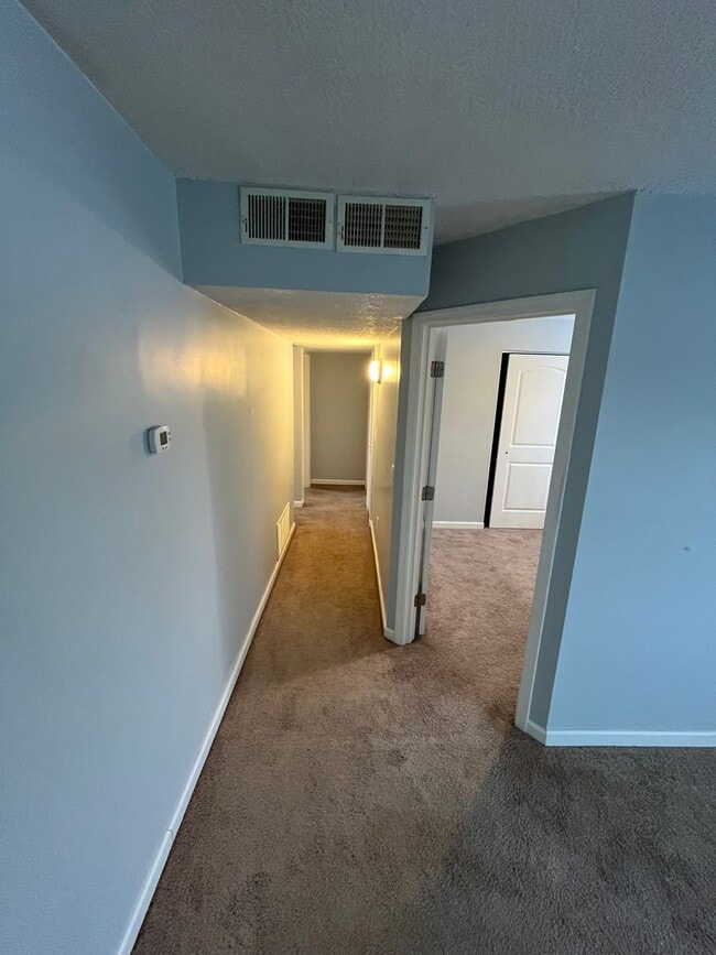 Building Photo - New 3 bedroom listing! Move in special!