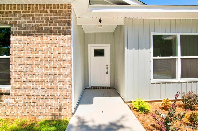 Building Photo - 4 Tennessee Dr