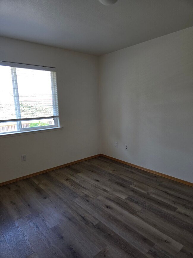 Building Photo - 1721