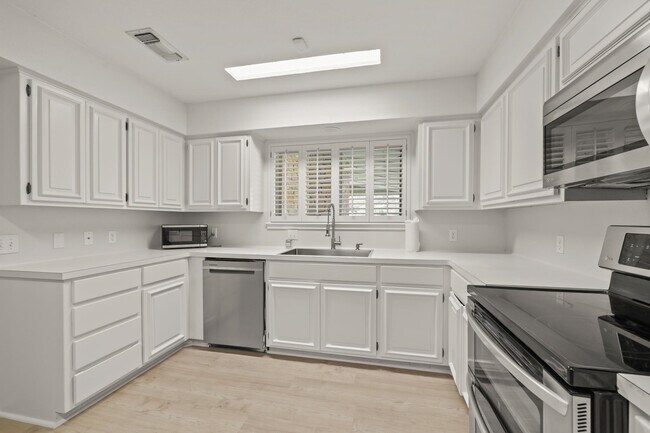 Building Photo - 203 Longhorn