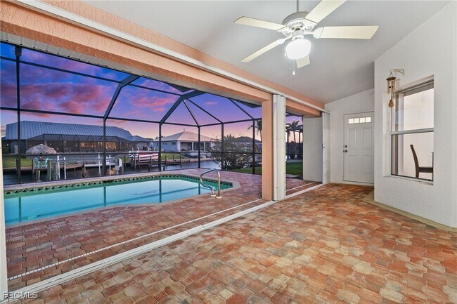 Building Photo - 210 SW 37th Terrace