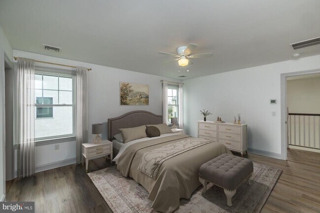 Building Photo - 411 James St