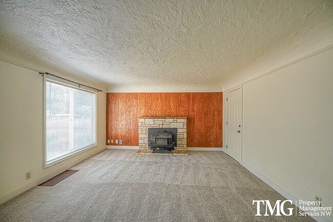Building Photo - Adorable 3BD Home with Tons of Vintage Charm!