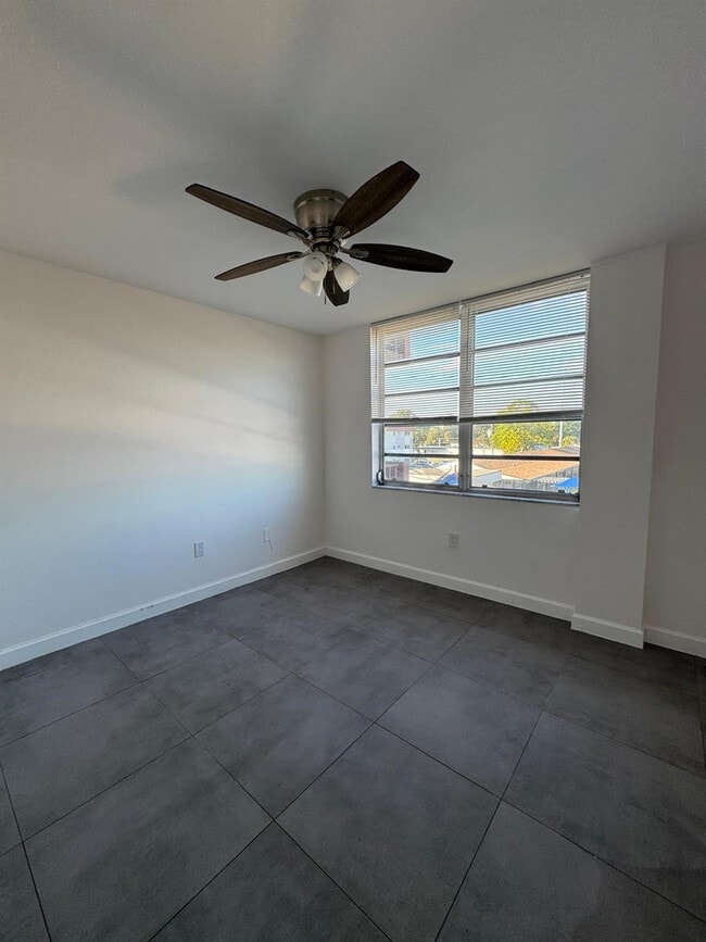 Building Photo - 13390 NE 7th Ave