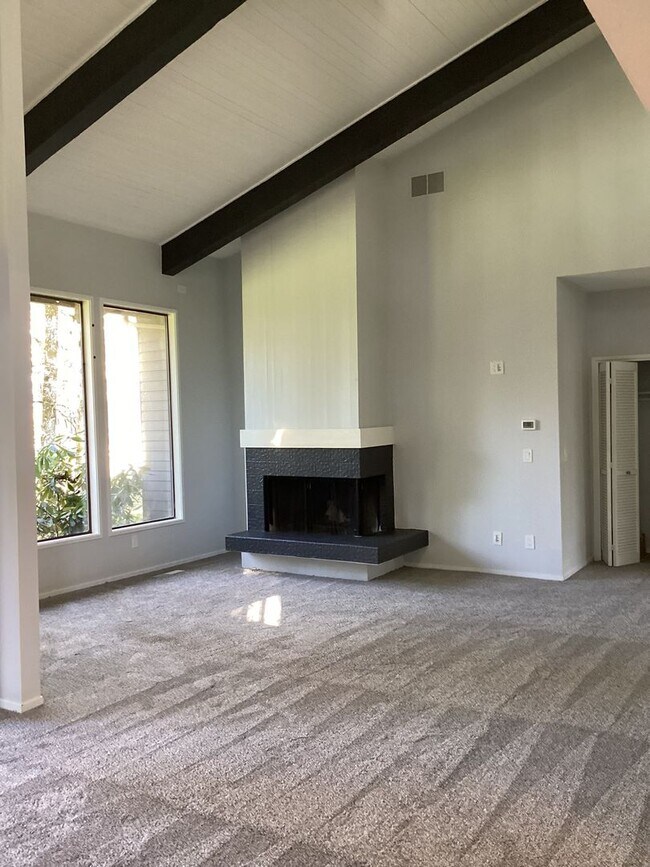 Building Photo - 4007 SW Fairhaven Ct