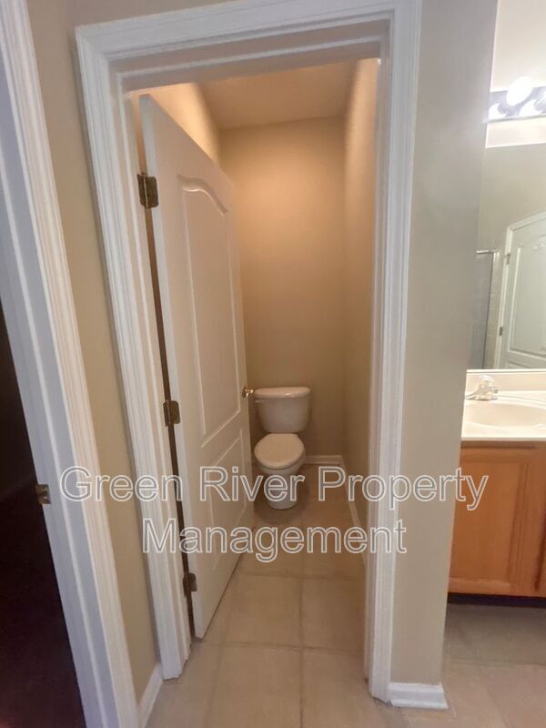Building Photo - 2120 Stone Creek Dr