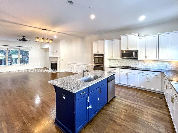 Building Photo - 951 Opelousas Way