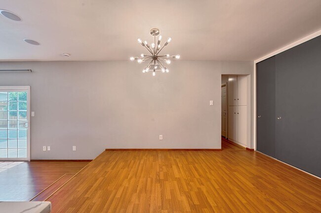 Building Photo - Charmingly Remodeled 3 Bed, 2 Bath Home Ne...