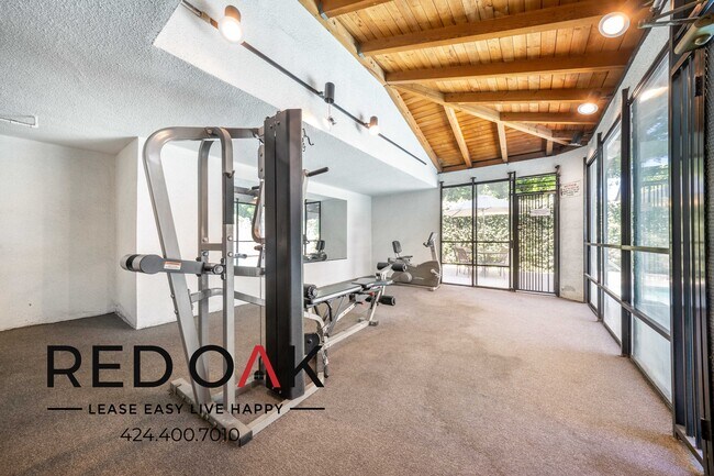 Building Photo - 4651 Cahuenga Blvd