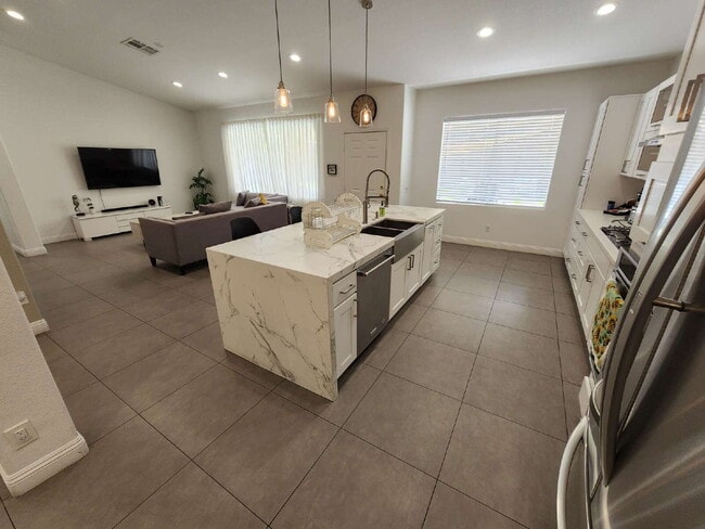 Building Photo - 417 Obsidian Dr