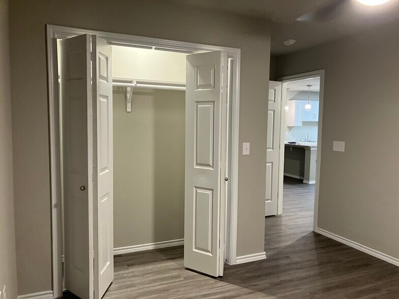 Building Photo - 6108 Abrams Rd