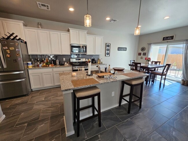 Building Photo - 2022 Home with Split Bedroom Layout & Beau...