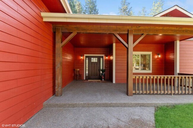 Building Photo - Stunning Columbia Falls Home w/horse pasture