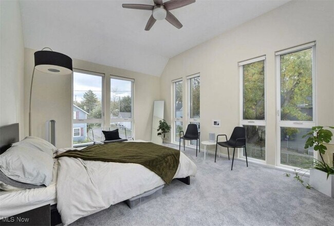 Building Photo - 1926 W 52nd St