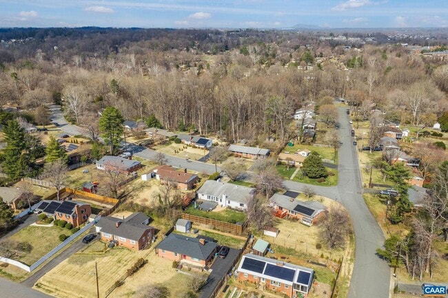 Building Photo - 1302 Lester Dr