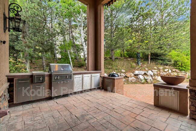 Building Photo - 3608 E Crest Mount Cir