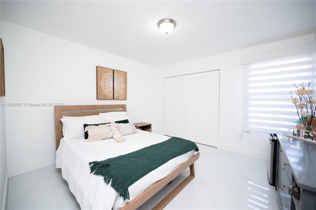 Building Photo - 13561 SW 98th Pl