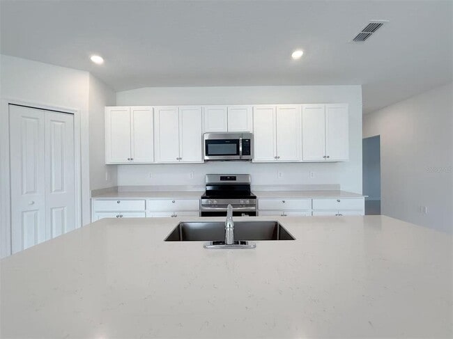 Building Photo - 2358 McKinley Dr