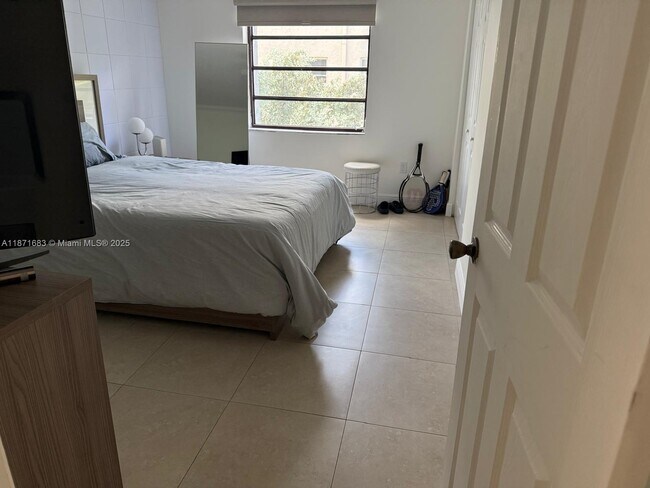 Building Photo - 3582 NE 171 St