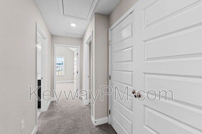 Building Photo - 3205 Venetian Dr