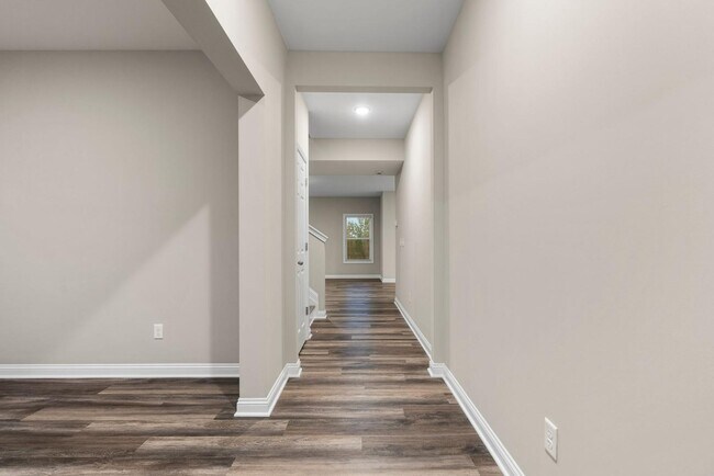 Building Photo - 677 Shaker Dr