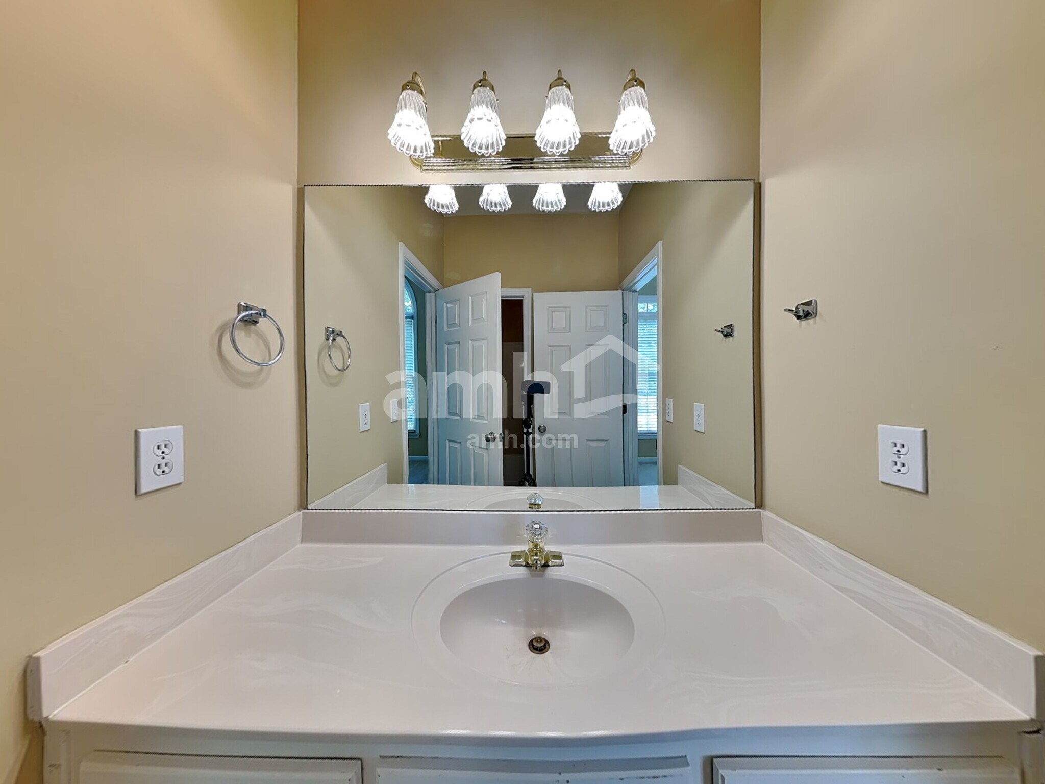 Building Photo - 4850 Duncans Lake Dr NE