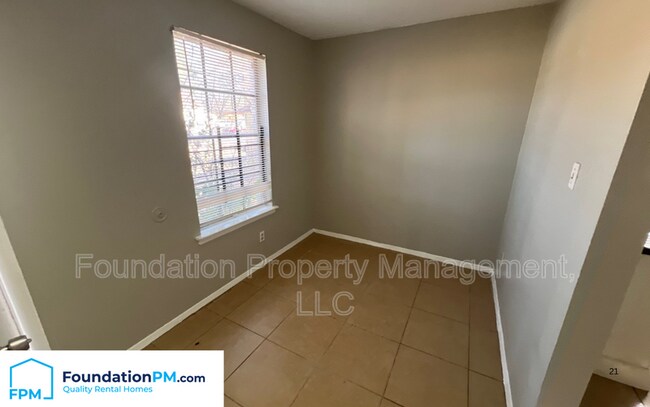 Building Photo - 1131 Catalina Rd