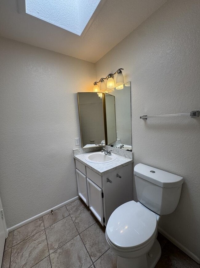 Building Photo - 5056 E Evergreen Dr