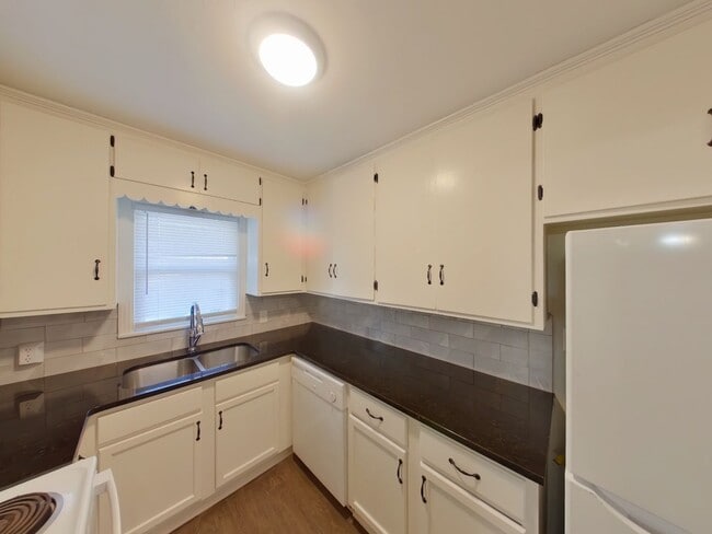 Building Photo - 1910 N Heiserman