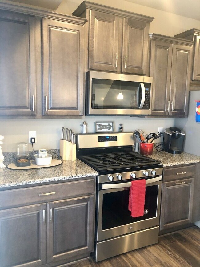 Building Photo - STUNNING 2BD + LOFT HOME WITH LUXURY UPGRA...