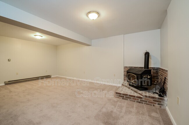 Building Photo - 304 Walnut Hollow Ct