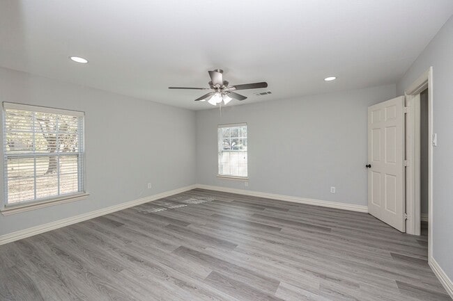 Building Photo - 9910 Dalrock Rd