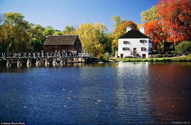 Building Photo - 11 Elm St