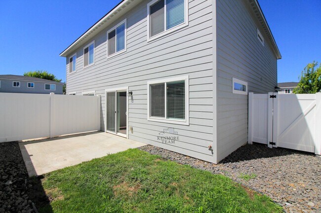 Building Photo - 3 Bedroom, 2 Bath Townhome in Kennewick