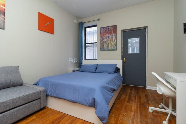 Building Photo - 250 E 82nd St