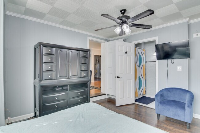 Building Photo - 1127 Magnolia Dr