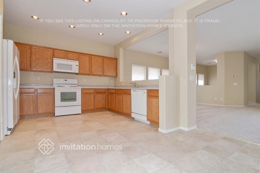 Building Photo - 17325 N 185th Dr