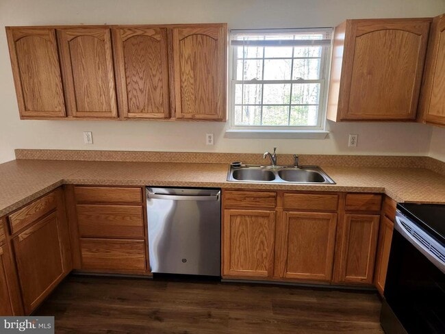 Building Photo - 37130 Mowry Ln